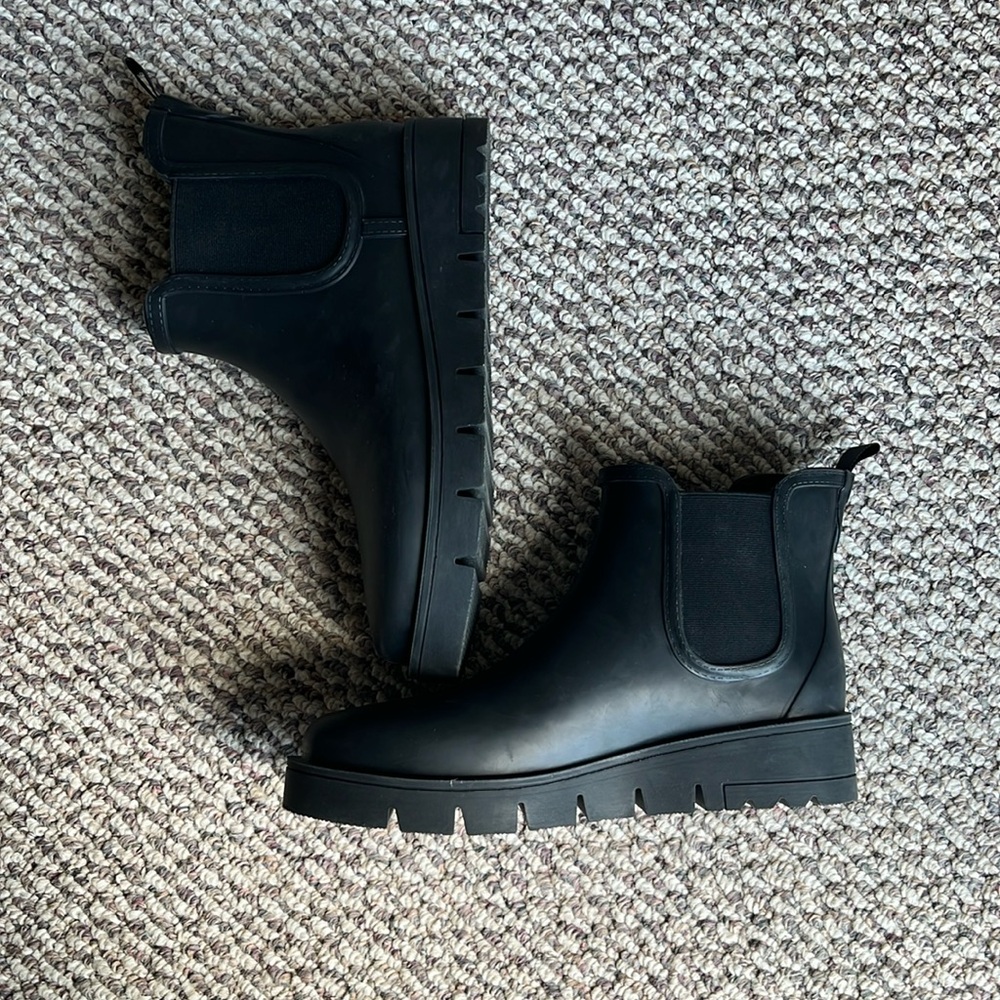 Black rain Chelsea boots
